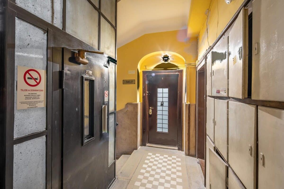 Newly Designed Central Studio Будапеща Екстериор снимка